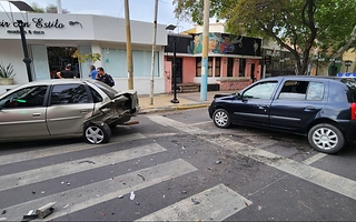 Choque entre un Clio y un Corsa en avenida Libertador dejó a una mujer hospitalizada