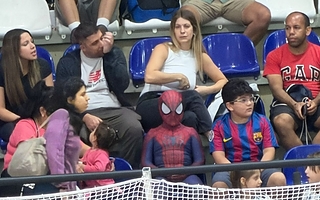 Hasta el Hombre Araña llegó a Paraguay para la final del Mundial de hockey