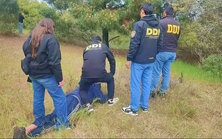 Su hijo de 12 años encontró a su madre asesinada y detuvieron a la pareja de la mujer