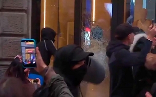 Milán vivió otra jornada de disturbios y enfrentamientos entre manifestantes