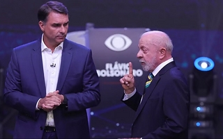 Lula cruzó a Flávio Bolsonaro por Milei y la motosierra en el debate presidencial
