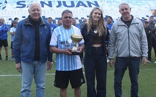 El Bicentenario, escenario de un torneo senior que reunió a excombatientes y tuvo sentidos homenajes