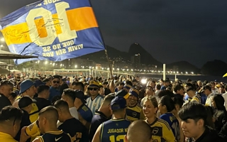 Copacabana se tiñó de azul y oro: Boca tuvo un banderazo multitudinario