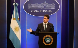 El vocero de Milei descartó un "plan platita" y el Gobierno reconoció un menor crecimiento