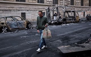 Francia impuso toques de queda tras los disturbios y busca frenar las protestas