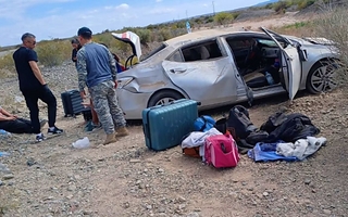 Impresionante vuelco en Ruta 40 dejó a dos trasladados al Hospital Rawson
