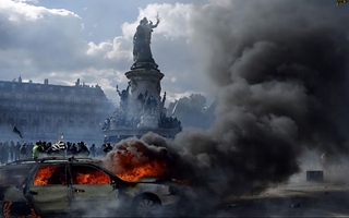 Francia acusa a la ultraizquierda de los disturbios y mantiene los toques de queda