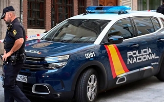 España detuvo a un profesor acusado de abusar y grabar a 10 alumnos