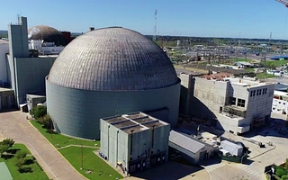 El Gobierno avanza con la venta de acciones de la empresa que opera las centrales nucleares