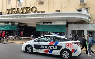 Pelea en el microcentro dejó a un herido frente al Cine Teatro