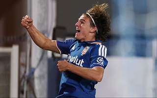 Nico Paz fue llamado "heredero de Messi" tras brillar ante United
