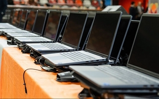 Venta ilegal de computadoras escolares en San Juan: “El que la compra, no la va a poder utilizar”