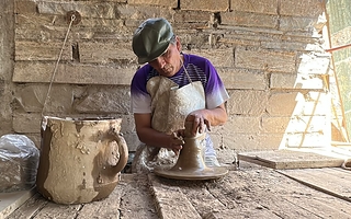 “El arte necesita sensibilidad”: Daniel Sarmiento y la escultura en piedra