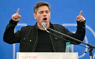 Kicillof apuntó contra Milei por las PASO: "Quieren manipular el sistema"