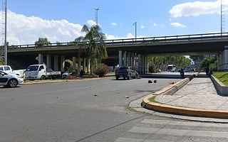 Una camioneta arrastró por varios metros a una moto en Santa Lucía 