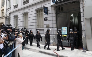 Motín en una comisaría: presos tomaron de rehén a un policía