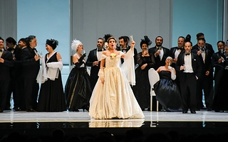 El gran brindis por el amor y por los diez años del Teatro Bicentenario