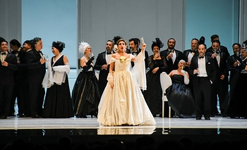 El gran brindis por el amor y por los diez años del Teatro Bicentenario