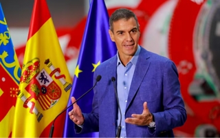 Pedro Sánchez cruzó a Milei tras sus insultos: "Vino a dar lecciones"