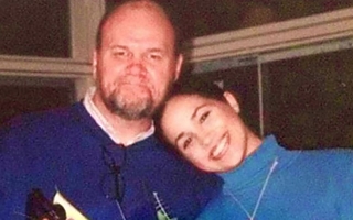 Investigan al padre de Meghan Markle por material de abuso sexual infantil