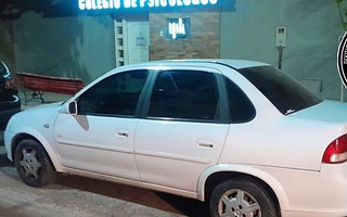 Atraparon a un hombre con un destornillador que intentar abrir autos