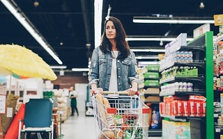 Los argentinos buscan cada vez más ofertas, descuentos y segundas marcas