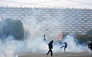 Despliegan 70.000 policías en Francia por nueva ola de protestas