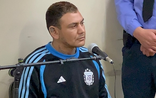Amenazaron a una familia por una deuda y balearon un auto