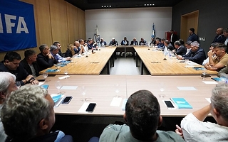 El fútbol argentino evualúa el retorno del "todos contra todos" en 2027 