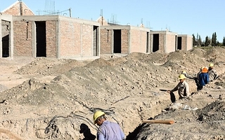 La Uocra estima que por el megaplan de casas de Orrego se generarían miles de empleos