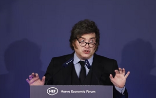 Milei habló de quemar periodistas y el Gobierno aseguró que fue una metáfora