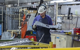 La industria no logra recuperarse y volvió a caer en septiembre