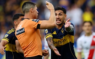 Gol anulado, penal revertido y reclamos: las polémicas del árbitro del Superclásico