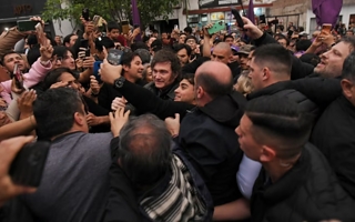 Milei desembarcó en Catamarca: reunión con militantes y apuesta al litio