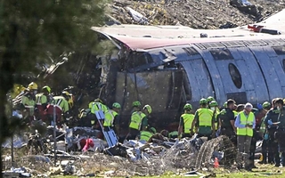 Tragedia ferroviaria en España: ya son 64 los muertos y hay 50 heridos graves