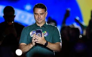 Reapareció Flávio Bolsonaro y terminó autoproclamándose "líder" después de autopercibirse "presidente"
