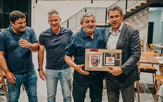 Gobierno provincial entregó computadoras a clubes de hockey sobre patines
