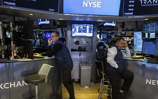 Los bonos argentinos suben y el riesgo país vuelve a bajar de los 750 puntos
