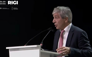 Caputo proyectó 250.000 empleos formales por el RIGI 