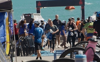 Comenzó el IRONMAN 51.50 con mil triatletas en carrera en San Juan
