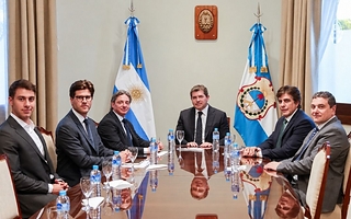 Orrego recibió al vicepresidente de CAF y avanzó con la autopista de la Ruta 40 Sur
