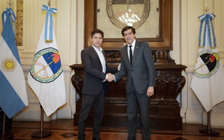 En plena interna peronista, Kicillof sumó un gesto político con la UCR