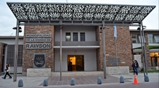 Rawson sale a contratar camiones y comprar computadoras