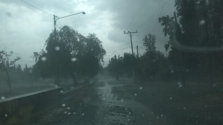 La lluvia hizo que una familia sanjuanina dejara su casa por temor a derrumbes 
