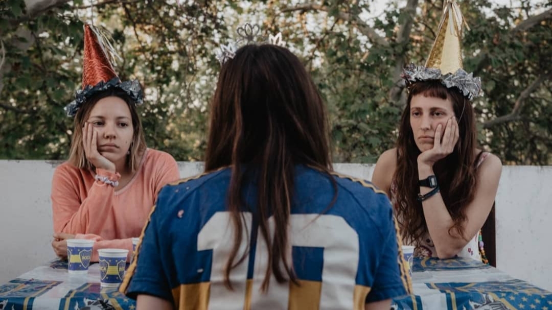 Cumpleañitos y un viaje introspectivo, lo que deja "Inestibilidad" de Valeria Marra