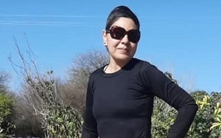 Laura y su familia luchan por conseguir un remedio que le salve la vida