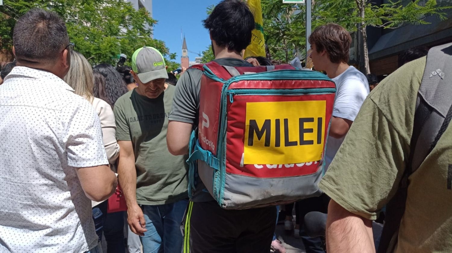 Media sanción a la reforma: cómo quedará el trabajo en plataformas como Pedidos Ya y Uber