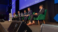 Orrego en la UIA destacó la minería y la energía renovable como pilares de San Juan