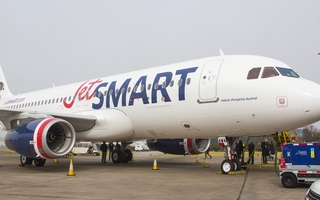 JetSmart enfrenta un paro de 24 horas por despidos y contratación de extranjeros
