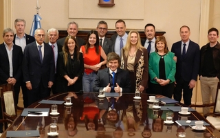 Javier Milei encabeza la primera reunión con su nuevo Gabinete